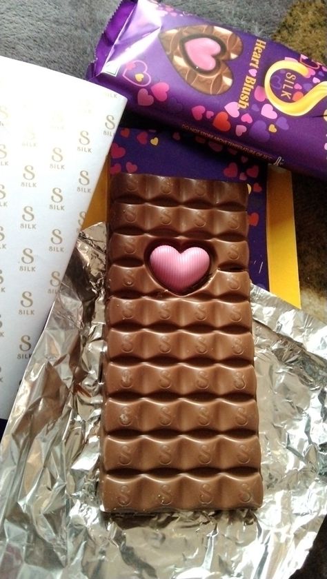 Dairy Milk Chocolate Snap, Heart Blush, All U Can Eat, Chocolate Tumblr, Silk Chocolate, Cake Story, Chocolate Pictures, Dairy Milk Chocolate, Snap Streak Ideas Easy