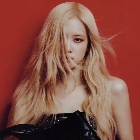 Rosé Red Icon, Blonde Photoshoot, Rosé Red Hair, Rosé Icons Aesthetic, Blackpink Rosé Aesthetic, Rose Blonde Hair, Rose Blonde, Blonde Aesthetic, Rosé Model