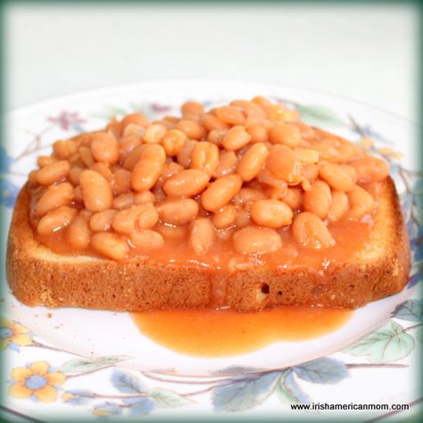 Beans On Toast - An Easy Lunchtime Staple For Irish Moms Fish Fingers And Chips, Irish Appetizers, Baked Beans On Toast, Heinz Baked Beans, Canned Baked Beans, Tomatoes On Toast, Irish Cooking, Welsh Recipes, Beans On Toast