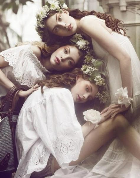 Isabeli Fontana, Three Women, Hippie Look, Three Graces, Pre Raphaelite, Foto Art, White Dresses, 인물 사진, Larp