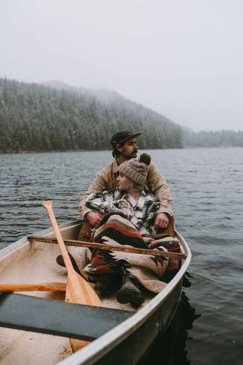 Canoe Photoshoot with a couple of cuties Canoe Photoshoot, Camping Aesthetic, Adventure Aesthetic, Adventure Couple, Granola Girl, Camping And Hiking, Photography Inspo, Couples Photoshoot, Van Life