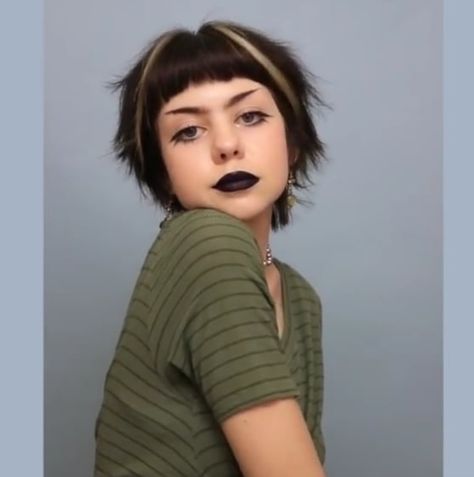 Pixies With Short Bangs, Short Goth Hairstyles Pixie Cuts, Bob Micro Bangs, Micro Bangs Goth, Short Hair Alt, Short Goth Hairstyles, Alt Pixie Cut, Short Goth Haircuts, Short Goth Hair