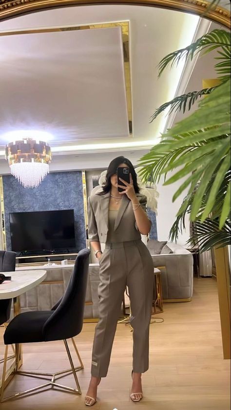 Mode Zara, Professional Outfits Women, Business Outfits Women, Elegante Casual, Event Outfit, Classy Work Outfits, Stylish Work Outfits, Casual Chic Outfit, Fashion Mistakes