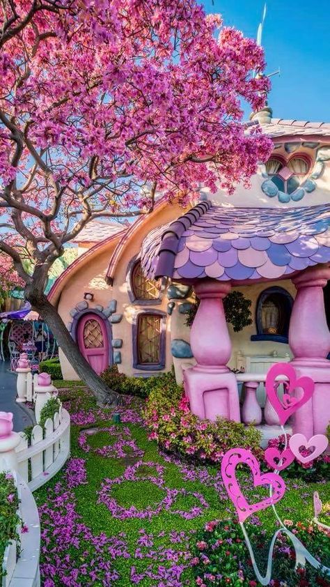 Minnie's house in Toontown Best Disney Hotels, Disney Parque, Disney Hotels, Shotting Photo, Disney Photos, Disney Aesthetic, Unicorn Gifts, Disney Theme Parks, Happiest Place On Earth