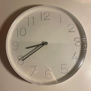 Ikea Clock Hack, Wall Clock Ikea, Ikea Clock, Gold Sharpie, Make Chalk Paint, Clock Numbers, Clock Painting, Clocks Back, Matte Paint