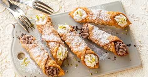 Cannoli siciliani - Rezept | Swissmilk Cannoli Dessert, Cannoli Siciliani, Single Recipes, Kinds Of Desserts, Grand Marnier, Köstliche Desserts, Cannoli, Pizza Pasta, Mini Desserts