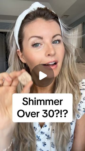 Chelsea Bare on Instagram: "If you are over 30, you can still wear shimmer eyeshadow! You just have to apply it a little differently 🩷☺️ #shimmereyeshadow #over30 #makeuptips #eyeshadowtips #eyeshadowformatureskin #easymakeup #seinteyeshadow #seintartist #makeupforbeginners" Shimmer Eyeshadow Tutorial, Shimmer Eyeshadow Looks, Eyeshadow Tips, Shimmer Eyeshadow, Makeup For Beginners, Eyeshadow Tutorial, Eyeshadow Looks, Simple Makeup, Makeup Tips