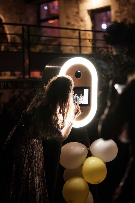 Le Photobooth Cheerz, c’est LA borne photo parfaite pour votre mariage. C’est aussi le meilleur prétexte pour grimacer, s'embrasser, se redire OUI et capter tous les sourires de vos invités jusqu'à très tard dans la soirée ! Glam Photobooth, Photobooth Event, Photobooth Wedding, Party Photobooth, Bear Photos, Photo Op, Party Night, School Projects, Photo Booth