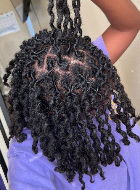 Wavy Locs Men, Locs Twist Out, Locs Men Hairstyles, Re Twisting Locs Style, Full Head Dreads Men, Loc Twist Out, Dreds Hairstyles Dreadlocks Men, Two Strand Locs Men, Curly Dreads Men