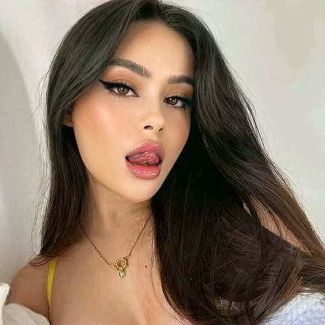 Latin Makeup, Latina Makeup, Baddie Makeup, Aesthetic Women, Beauty Collection, Girls Makeup, Pretty Makeup, Cute Makeup, Brazilian Hair