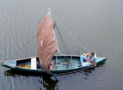 Canoe Sail, Canoe Diy How To Build, Canoe Transport, Diy Sailboat, Sailing Canoe, Duck Boat Blind, Canoe Plans, Shanty Boat, Model Sailing Ships