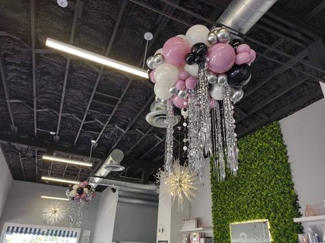 Organic balloon chandeliers with pom poms and fringes Balloon And Fringe Ceiling, Balloon Chandelier Wedding, Balloon Chandelier Party Ideas, Balloon Chandelier Diy, Gatsby Masquerade, Party Chandelier, Gazebo Decor, Homecoming 2022, 50s Theme