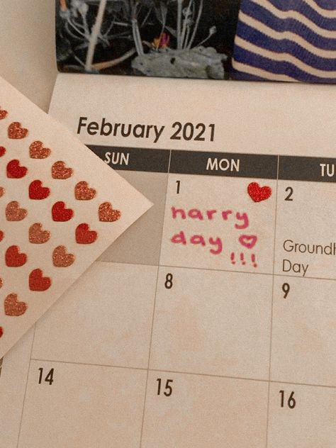 Birthday Core, Harry Styles Birthday, Gambar One Direction, Perfect Handwriting, Harry Core, Harry Birthday, Birthday Aesthetic, Harry Styles Wallpaper, Mr Style