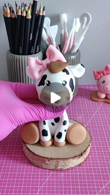 Fondant Cow, Baking Games, Something Special, Fondant Cakes, Fondant, Cake Toppers, Cow, Sweet Treats, Cake Decorating