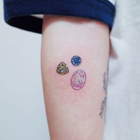 her family birthstone ( peridot . sapphire . opal ) / in HK ✨ Small Gem Tattoo, Heemee Tattoo, Mothers Tattoo, Cutest Tattoos, Jay Tattoo, Minimalist Tattoo Meaning, Paris Tattoo, Gem Tattoo, Typography Tattoo