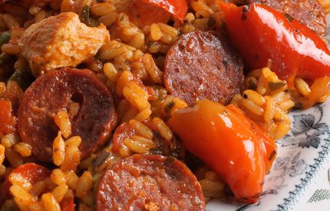 Paella de Pollo y Chorizo - Paella with Chicken and Chorizo Chicken And Chorizo Paella Recipe, Paella With Chicken, Authentic Spanish Recipes, Chicken Paella, Chicken And Chorizo, Peasant Food, Chorizo Recipes, Paella Recipe, Spain Food