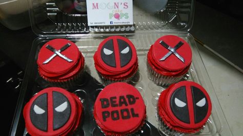 Deadpool cupcakes Deadpool Cookies, Deadpool Cupcakes, Deadpool Cake, Deadpool Party, Deadpool Birthday, Superhero Cakes, Cupcake Theme, Work Food, Marvel Xmen