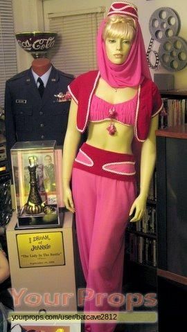 I Dream Of Jeannie (TV) (1965) costumes wardrobe Jeannies outfit I Dream Of Jeannie Costume, I Dream Of Genie, Genie Costume, Sidney Sheldon, 2d To 3d, Princess Diana Wedding, Couples Halloween Costume, Barbara Eden, Egyptian Women