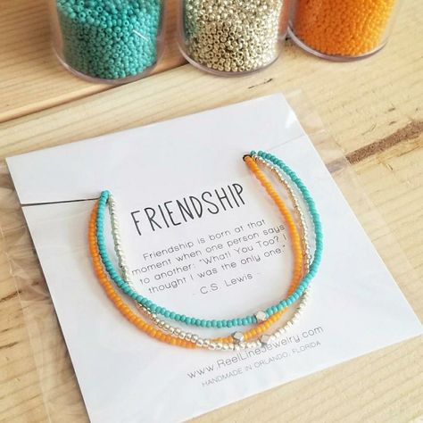 Jewerly Packaging Ideas, Bracelet Friends, Gifts Forbest Friend, Bracelet Packaging, Gelang Manik-manik, Diy Gifts For Mom, Creative Diy Gifts, Gelang Manik, Friend Bracelets