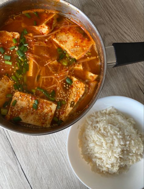 #recipe #food #koreanfood #aesthetic Kimchi Stew Aesthetic, Stew Aesthetic, Tofu Aesthetic, Kimchi Aesthetic, Korean Kimchi Stew, Soup Aesthetic, Kimchi Soup, Kimchi Stew, Korean Kimchi