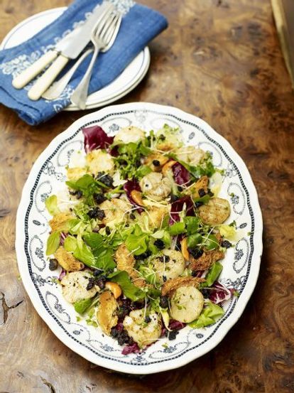 Scottish scallops and black pudding with winter salad Radicchio Salad, British Dishes, Black Pudding, Scottish Recipes, Warm Salad, Prawn Recipes, Burns Night, Jamie Oliver Recipes, Scallop Recipes