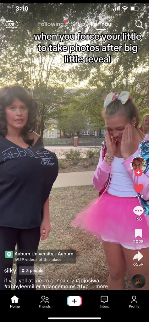 Abby Lee Miller Halloween Costume, Dance Moms Halloween Costumes, Jojo Siwa Halloween Costumes, Abby Lee Miller Costume, Funny Partner Costumes, Mom Halloween Costumes, Dance Moms Memes, Dance Moms Moments, Dance Moms Costumes