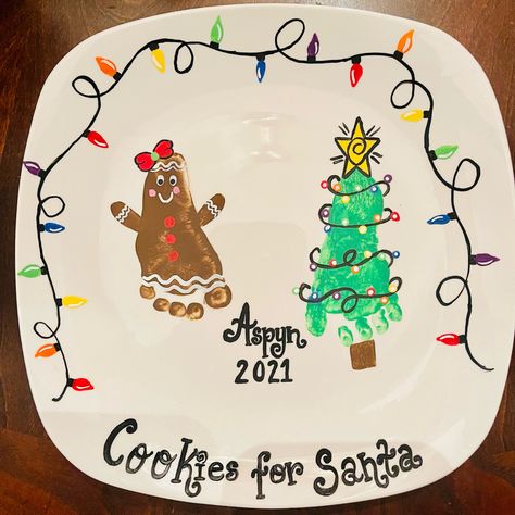 Santas Cookie Plate Diy, Diy Christmas Plate, Baby Christmas Crafts, Baby Art Crafts, Christmas Art For Kids, Cookies For Santa Plate, Baby Art Projects, Santa Plate, Man Cookies