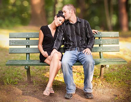 Park Bench Family Photo, Couples In The Park, Couple Poses On Bench, Bench Photoshoot Couple, Park Bench Couple Photos, Couples Poses Sitting Bench, Couple Bench Sitting, 2 People Sitting Poses, Bench Photography Poses