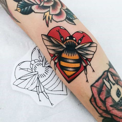 24 Cute and Beautiful Bee Tattoo Examples Medical American Traditional Tattoos, Small Traditional Tattoo Ideas, Bee Heart Tattoo, Old School Tattoo For Women, Ladybug Tattoo Traditional, Old School Bee Tattoo, Cute Love Tattoos, American Traditional Bee Tattoo, Neo Traditional Tattoos Women