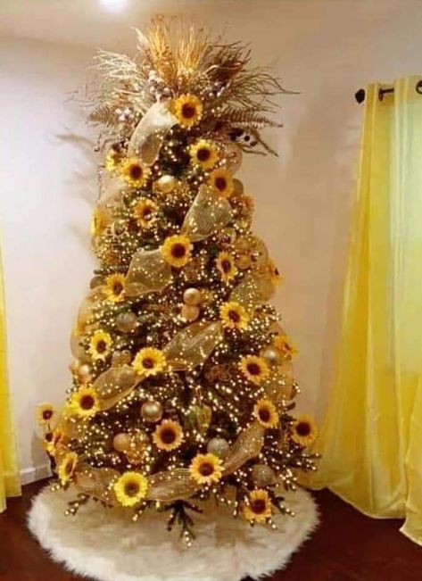 Sunflower Christmas Tree, Fall Christmas Tree, Sunflower Tree, Sunflower Christmas, Green Christmas Tree Decorations, Floral Christmas Tree, Burlap Christmas Tree, Christmas Tree Decorating Themes, Holiday Tree Decorations