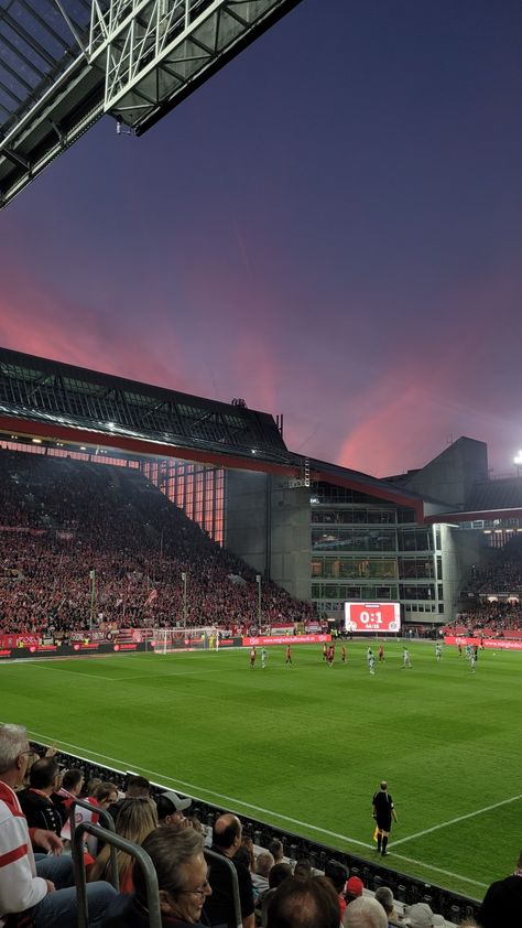 1 Fc Kaiserslautern, Paris In The Summer, Miroslav Klose, Football Aesthetic, Football Life, Football Photography, Travel Picture Ideas, Football Pitch, Arsenal Football