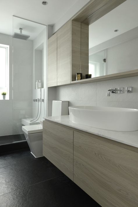 ligne miroir/meuble sur wc Mirror Over Toilet And Sink, Built In Bathroom Mirror Cabinet, Mirror Over Toilet, Cabinet Over Toilet Ideas, Cabinets Over Toilet, Modern Small Bathroom Design Ideas, Cabinet Over Toilet, Bathroom Cabinets Over Toilet, Halloween Mirror