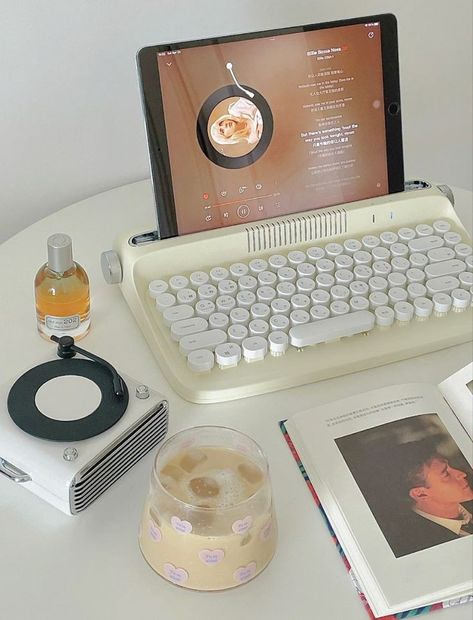 Bluetooth Aesthetic, Aesthetic Typewriter, Typewriter Keyboard, Study Desk Decor, Desk Layout, Study Stationery, Ipad Accessories, Wireless Keyboard, Aesthetic Cute