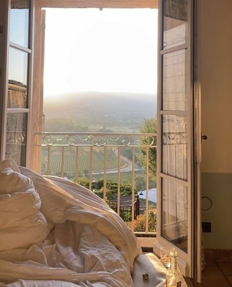 Italy Countryside Aesthetic, Italian Bedroom Aesthetic, Italian Countryside Aesthetic, French Countryside Aesthetic, Italy Countryside, Countryside Aesthetic, Moving To Italy, Italian Aesthetic, Summer Bedroom