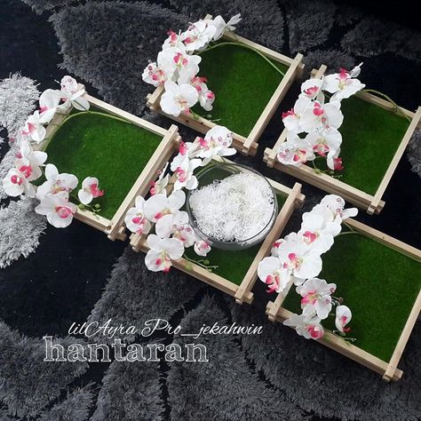 Hantaran Wedding Ideas, Gubahan Hantaran Tunang, Wedding Ideas Simple, Dulang Hantaran Ideas, Kotak Hantaran, Dulang Hantaran, Wedding Platters, Rosen Box, Wedding Gift Pack