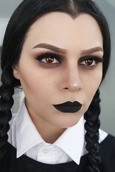 Wednesday Addams Halloween Makeup Ideas. If you already own all black everything—black lipstick included—here's the look for you. Wednesday Addams Makeup, Teknik Makeup, Wednesday Addams Costume, Halloweenský Makeup, Holloween Makeup, Halloween Makeup Diy, Halloween Fest, Halloween Makeup Ideas, Halloween Makeup Pretty