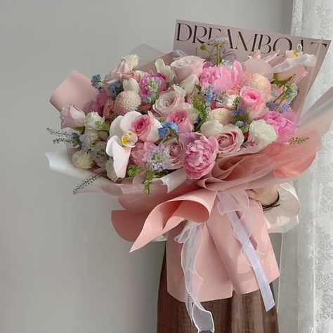 😍😍😍This floral wrapping paper is super cute and have very high quality. Love it!!! Big Bouquet Of Flowers Gift, Graduation Flowers Bouquet, Huge Bouquet, Big Bouquet, Graduation Flowers, Luxury Flower Bouquets, Flower Wrapping, Floral Wrapping Paper, Flowers Bouquet Gift