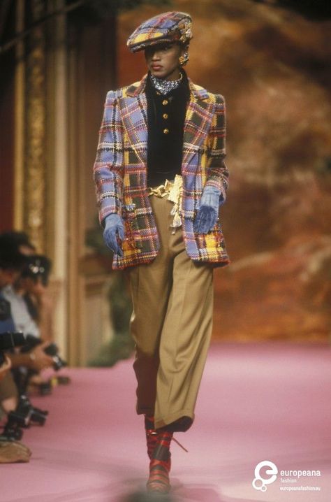 Ysl Muse, Vivienne Westwood Fashion, Belgian Fashion, Runway Fashion Couture, Vintage Runway, Fashion Book, Super Model, Looks Party, African Girl