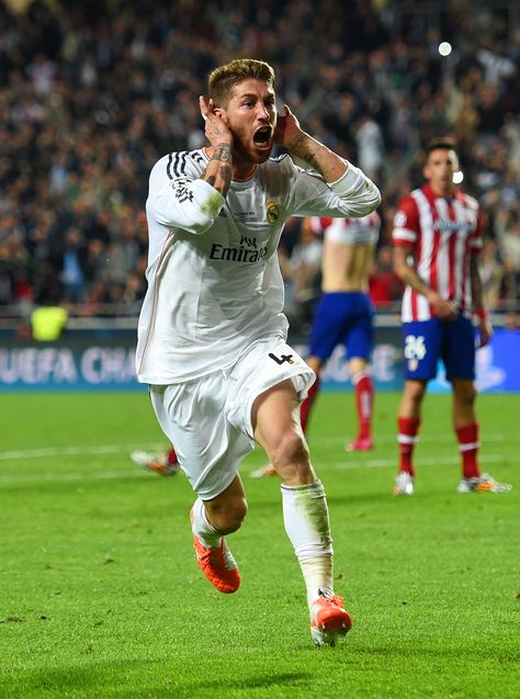 Sergio Ramos celebrating his 92:48 goal for Real Madrid in UCL Final against Atletico Madrid (2014) Real Madrid 2014 Champions League, Real Madrid 2014, Real Madrid Goal, Football Moments, Real Madrid Video, Real Madrid Champions League, Real Madrid Football Club, Cristino Ronaldo, Neymar Football