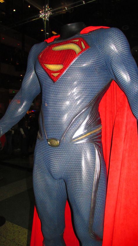 Man Of Steel Suit, Main Haircut, Man Of Steel Costume, Dc Wallpaper, Superman Suit, Superman Cosplay, Superman Henry Cavill, Superman Costumes, Batman Armor