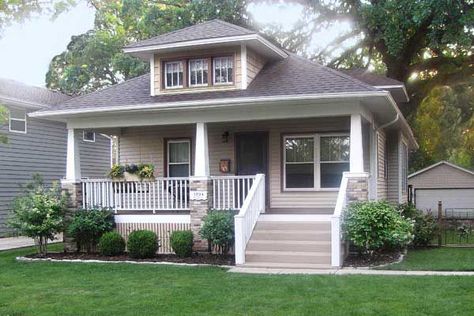 Curb Appeal Before and Afters - This Old House Craftsman Bungalow, Bungalow Exterior, Bungalow Homes, Aluminum Siding, Craftsman Style Homes, Craftsman Bungalows, Craftsmen Homes, Craftsman House, Craftsman Style