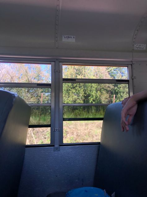 #summer #summervibes #hand #bus #school #friends School Bus Seat, Bus School Trip Aesthetic, School Bus Astethic, School Bus Cuddling, School Bus Aesthetic Grunge, Looking Out Bus Window Aesthetic, School Bus Nostalgia, Eleanor And Park, Spring School