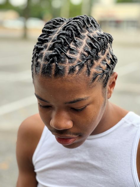 #locs#locstyles#barreltwist#locjourney Barrel Locs Men, Barrel Rolls On Locs Men, Barrel Twist On Short Locs, Barrel Twist Dreads Men Short, Mens Loc Styles, Barrel Twist Locs Men, Dread Men, Men’s Loc Styles, Afro Hair Fade