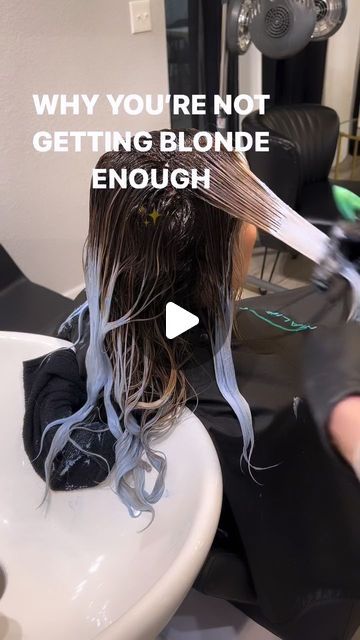 Erica Six | Hair Videos | Content Creator | Blondes on Instagram: "@oneshothairawards Wet balayage can be applied in 5-15 min on wet hair with or without a root shadow. It takes 5-20 min to process and the results are incredible! You can get mineral buildup off or get someone who isn’t lifted enough and a bright blonde! These have been a game changer for me and I do them on most of my clients! It makes a big difference! If your hair feels like this, ask your stylist to do this service on you!  How I wet balayage: After my other blonding service rinse hair, Deox, shampoo, apply olaplex 2 or k18 in the hair then root shadow and apply lightener to the solid blonde areas. Start in back and work from the bottom up in tiers , only applying to old blonde areas. Then work to the front. Keep an eye Wet Balayage, Solid Blonde, Shadow Root Blonde, Root Shadow, Blonde Hair With Roots, Bright Blonde Hair, Balayage Technique, Blonde Roots, Shadow Root