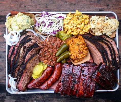 Texas Bbq Party, Food Cuisines, Texas Cuisine, Bbq Platter, Bbq Party Food, Man Vs Food, Desks Office, Meat Platter, Texas Bbq