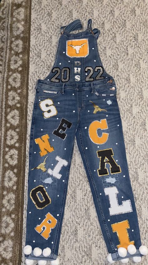 Hoco Jeans Painted, Senior Jeans Ideas High Schools, Hoco Overalls, Homecoming Jeans Ideas, School Spirit Outfit, Overalls Homecoming, Pink Mums Homecoming, Senior Painted Jeans, Painted Overalls