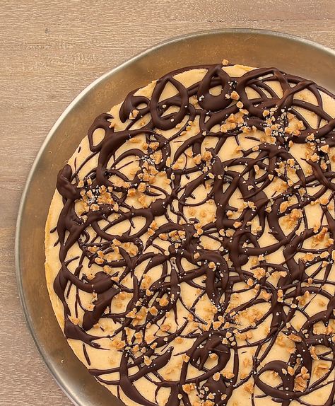 Peanut Butter Cheesecake with Pretzel Crust Pretzel Crust Cheesecake, Cheesecake With Pretzel Crust, Delicious Cheesecake Recipes, Pretzel Snacks, Pretzel Crust, Peanut Butter Pretzel, Peanut Butter Cheesecake, Chocolate Cheese, Crust Recipe