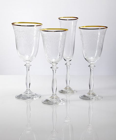 Classic's gold rimmed etched glassware Luxury Glassware, Gold Wine Glasses, Hygge Winter, Gold Rimmed Glasses, Gold Wine, Etched Glassware, Luxury Tableware, Regal Design, Tableware Design