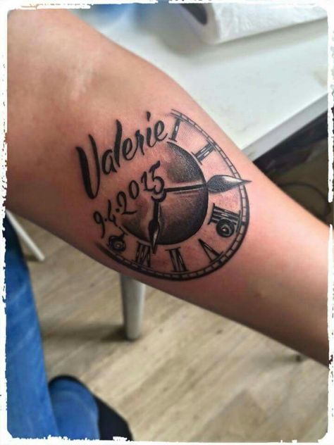 Clock tattoo Birth Clock Tattoo Design, Birth Clock Tattoo, Mom Baby Tattoo, Mutterschaft Tattoos, Clock Tattoos, Traditional Heart Tattoos, Mom Heart Tattoo, Side Thigh Tattoos, Design Your Own Tattoo