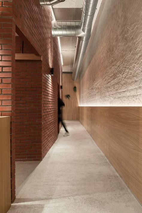 Gallery of Flow Yoga and Movement Studio / Nan Arquitectos - 12 Industrial Studio, Hot Yoga Studio, Gym Lighting, Apartment Block, Brick Interior, Yoga Studio Design, Yoga Movement, Wellness Centre, Wellness Studio